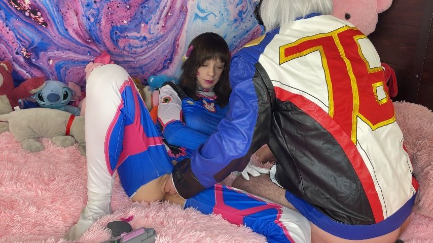 Dva getting fingered by Soldier 76