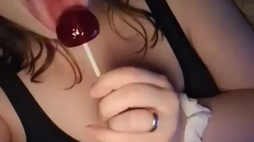 FREE:Kitten sucks on her lollipop
