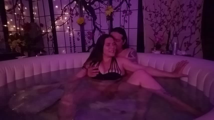 Dirty Dianah gets diddled in her hot tub
