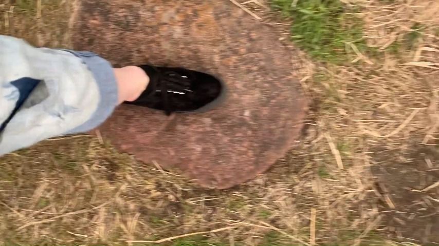 1 MIN HIKE IN BLACK SHOES