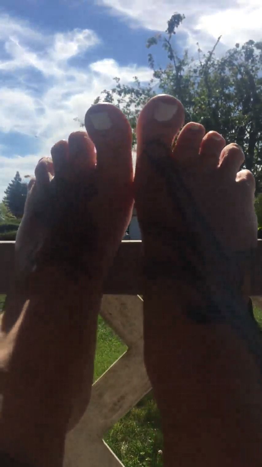 Tapered toes and wrinkled soles