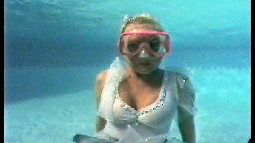 Ballerina Tracie Underwater