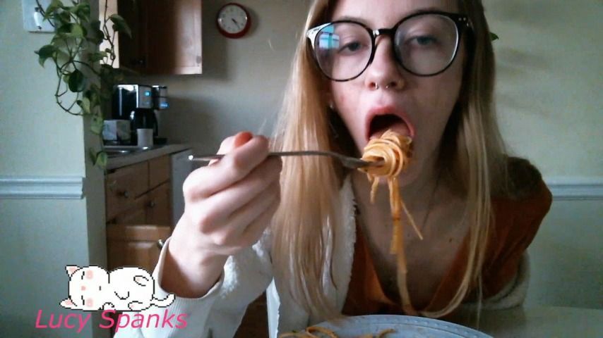 Messy Food Porn: Spaghetti Tits