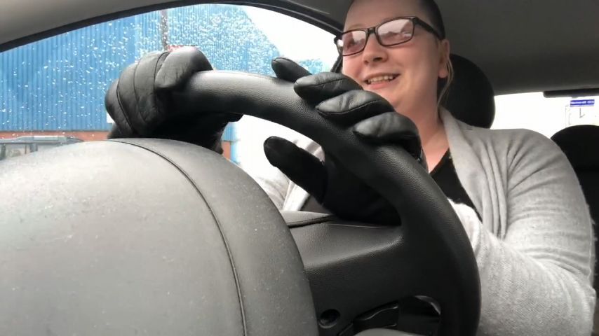 Driving wearing leather gloves