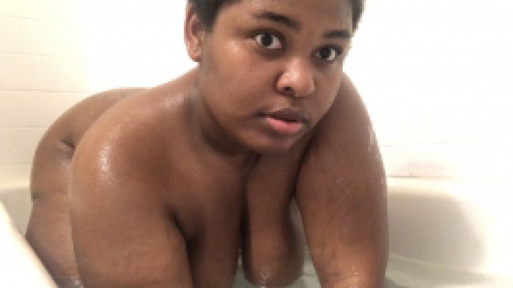 All natural chubby ebony woman in bath