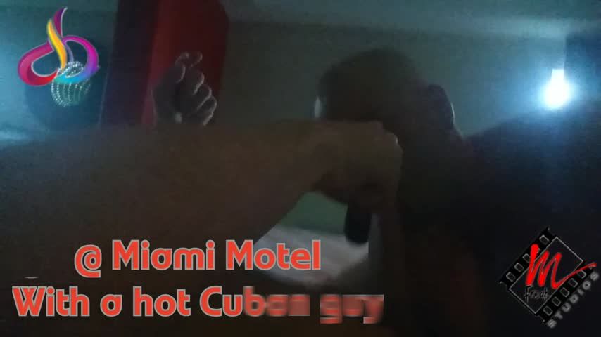 Sucking the cutie Cuban at Miami's Motel