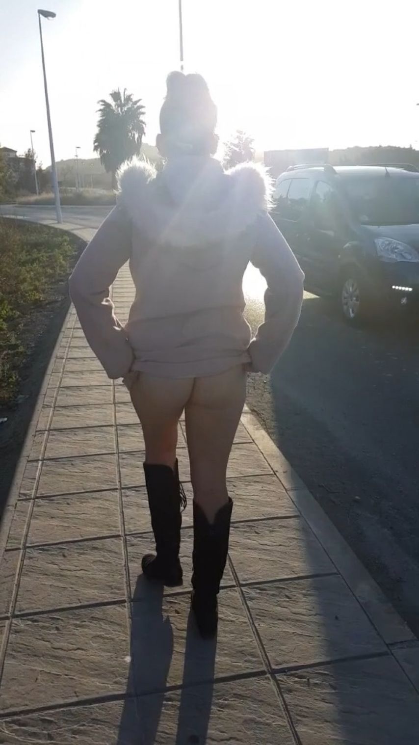 walking up road flashing my bum + pussy