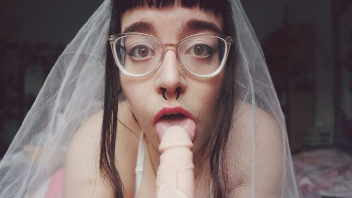 bride to be fucks herself till she cums