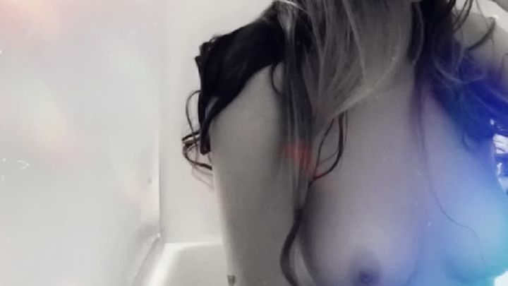 My teen pussy in the bath