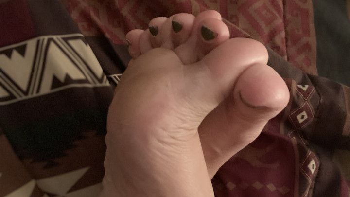 Feet play