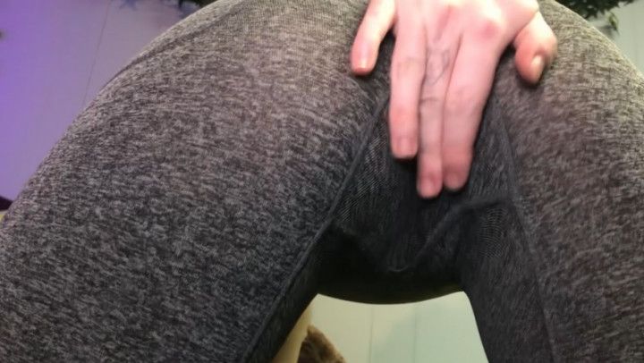 Ass Shaking &amp; Pussy Rubbing in Leggings