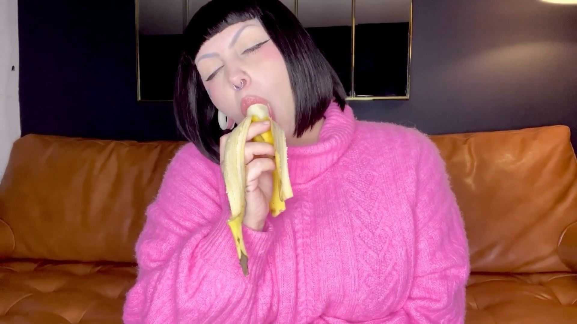 BBW teases you with banana eating