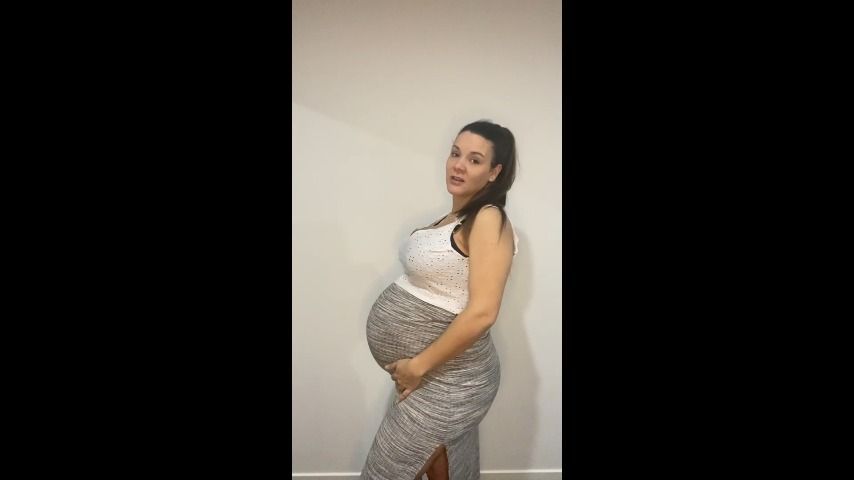 9 months pregnant, trying skirts &amp; pants