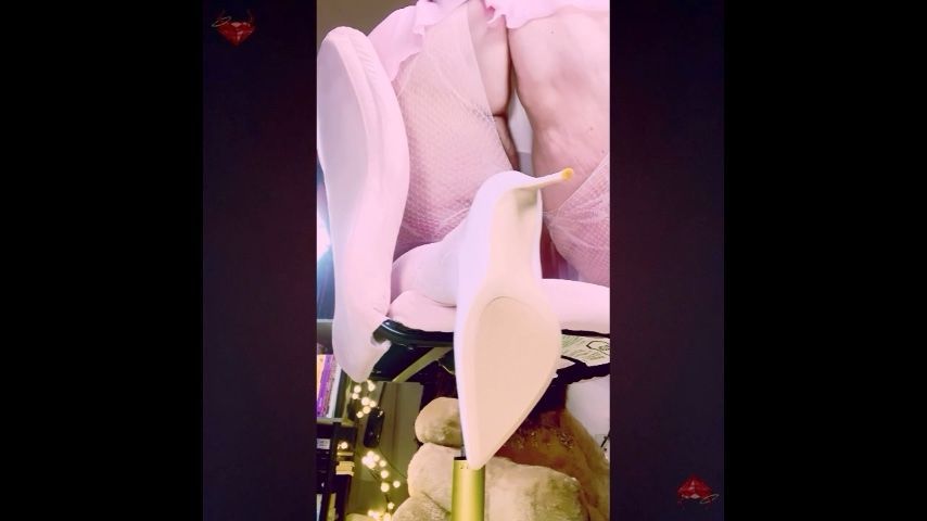 Shakin my fat ass  on a cute pink chair