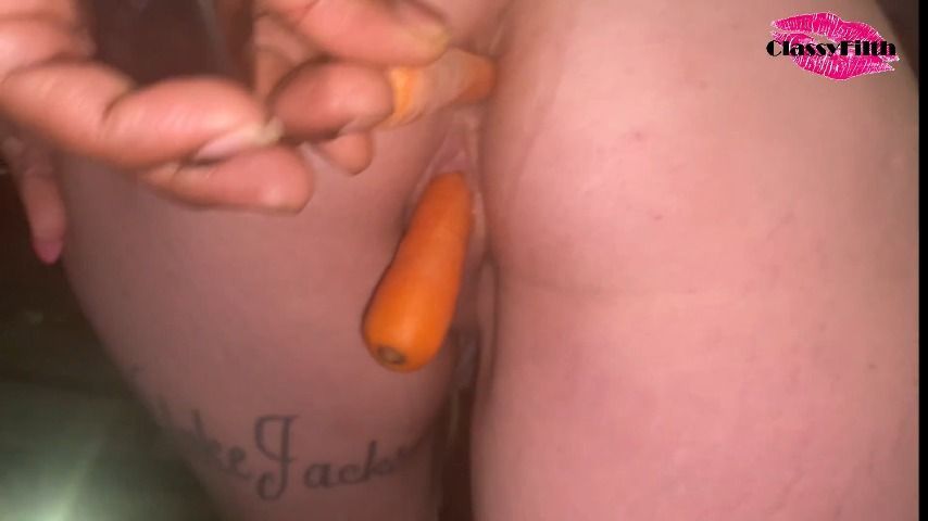 He got me to stick carrots up my puss