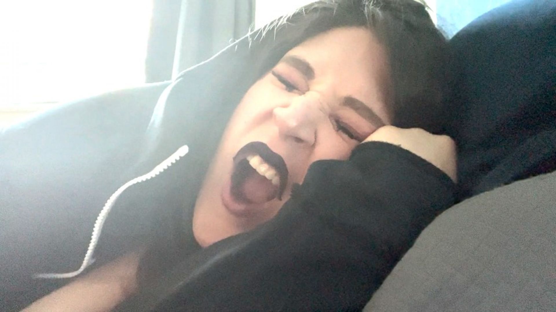 SO SLEEPY - Goth girl tired and yawning