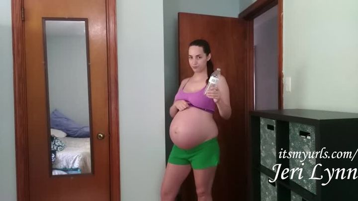 39 Weeks Pregnant Chugging Water&amp;Burping
