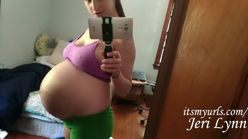 39 Weeks Pregnant Showing Off Body