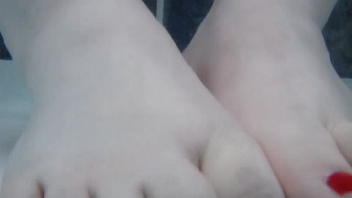 Feet Worship in and underwaater