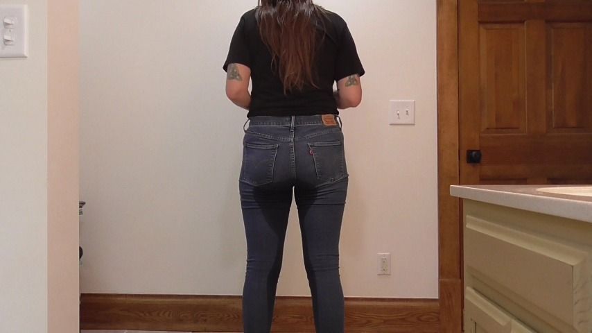 MODELING + PISSING MY LEVI'S JEANS