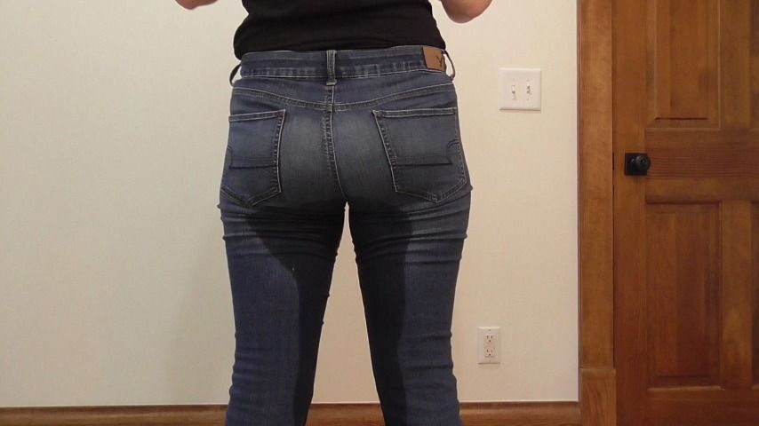 PISSING MY AMERICAN EAGLE JEANS