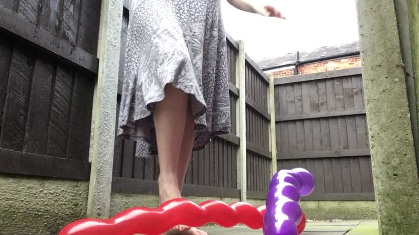 Arikajira Barefoot Balloon Pop Fetish