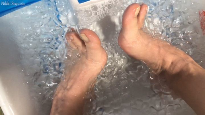 Foot Soak Toe Wiggle