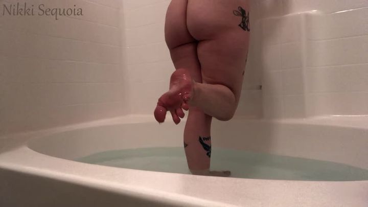 Bathtub Hairy Leg Feet Ignore