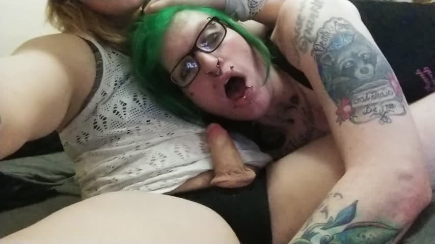 Two punk tgirls blow each other on cam