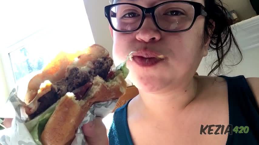 BBW Slut Eats $6 Burger 1-handed in 4min