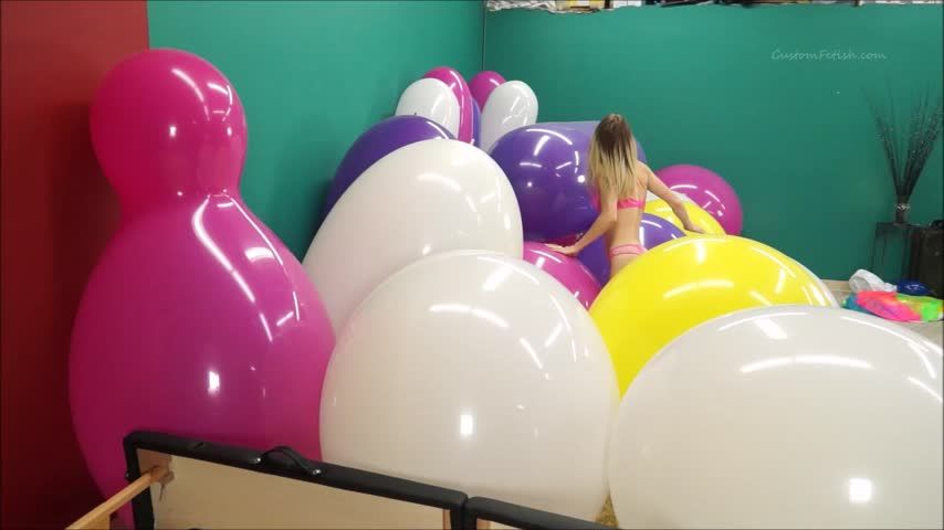 Amber Pops HUGE BalloonsCamera 2