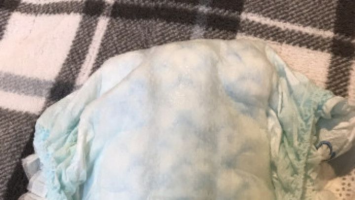 Finger fun orgasm and peeing on diapers