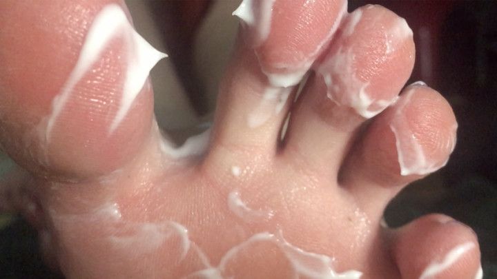 Thick lotion on big size 10 feet toes
