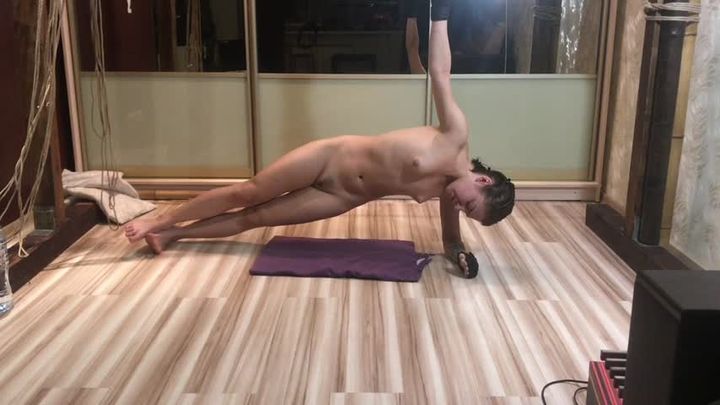 nude ABS training