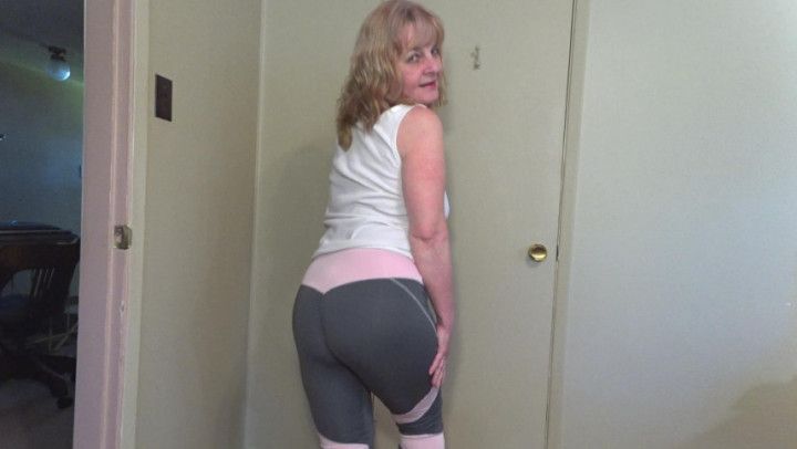 Mommy in Yoga pants cum fuck her