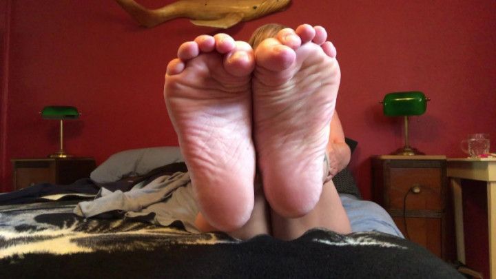 Pretty feet wrinkled soles suck my toes