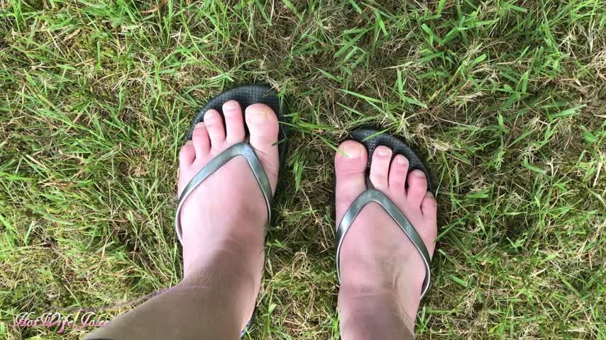 Bare foot in flipflops