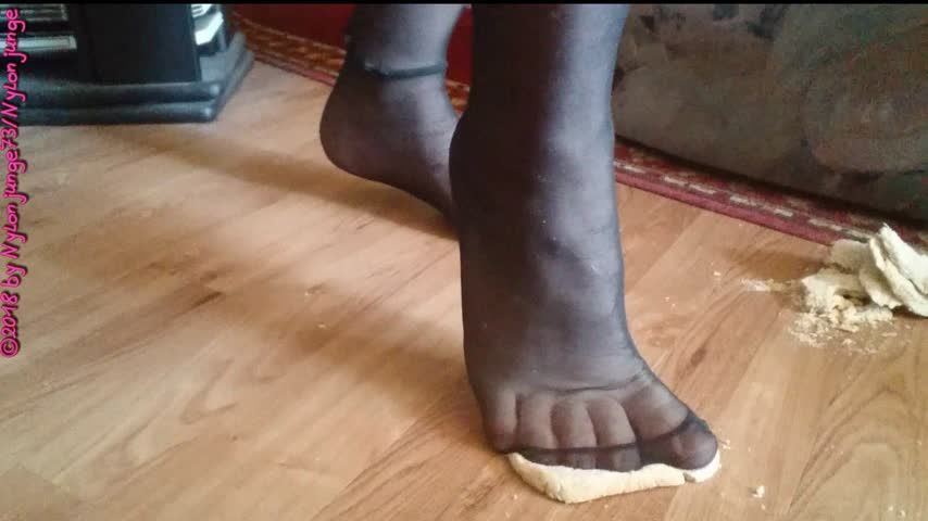 Toast slices with feet in nylon crush