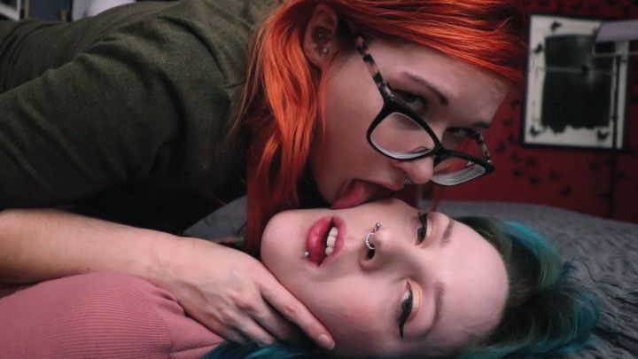 Lesbian Face Licking