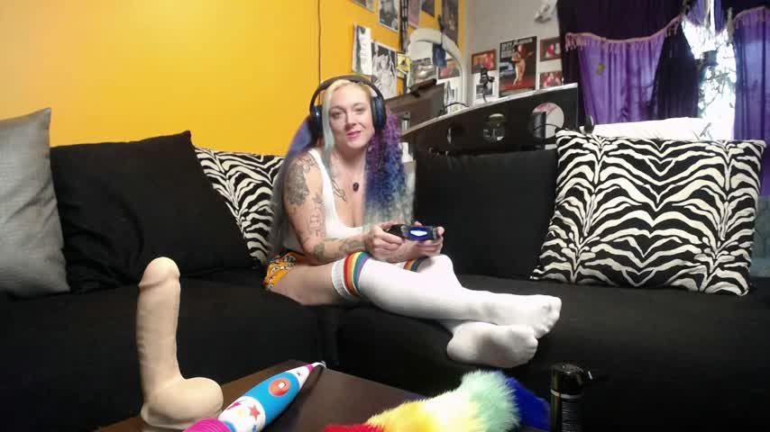 Sexy Gamer Girl dared to cum on chat