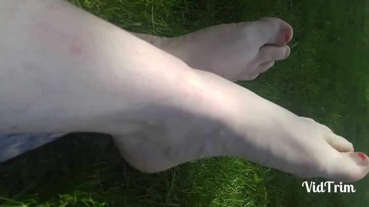 Grassy Feet