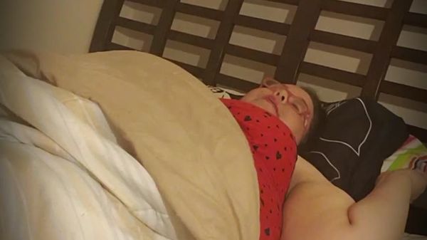 BBW Lazily Masturbates in Bed