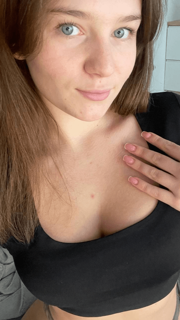 Profile picture of AliceAbrams69