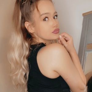 Courtney Luxe avatar