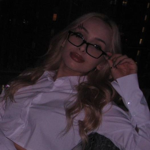 LanaDelYoung session image