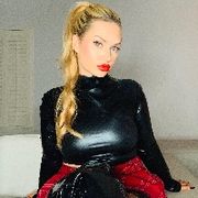 Miss Roxana Rae avatar