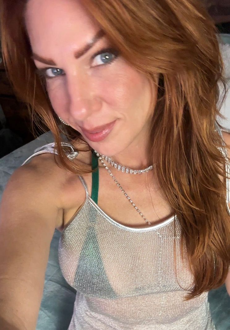 Profile picture of TrophyWifeNat