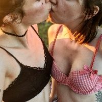 Wearepeachanddaisy avatar