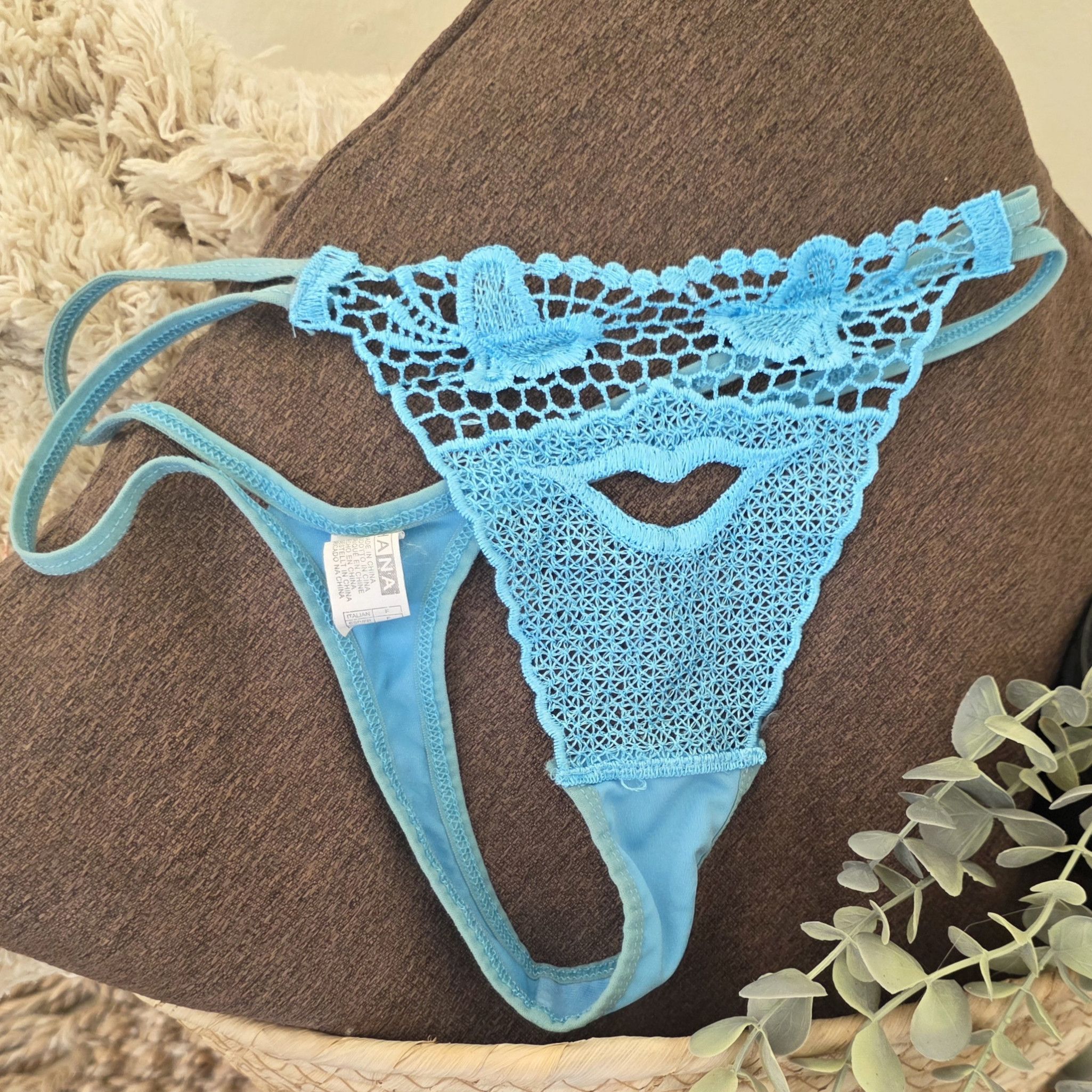 Aqua lace
