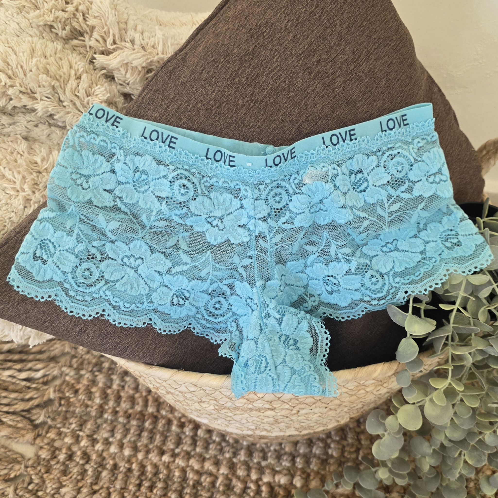 Aqua lace shorty